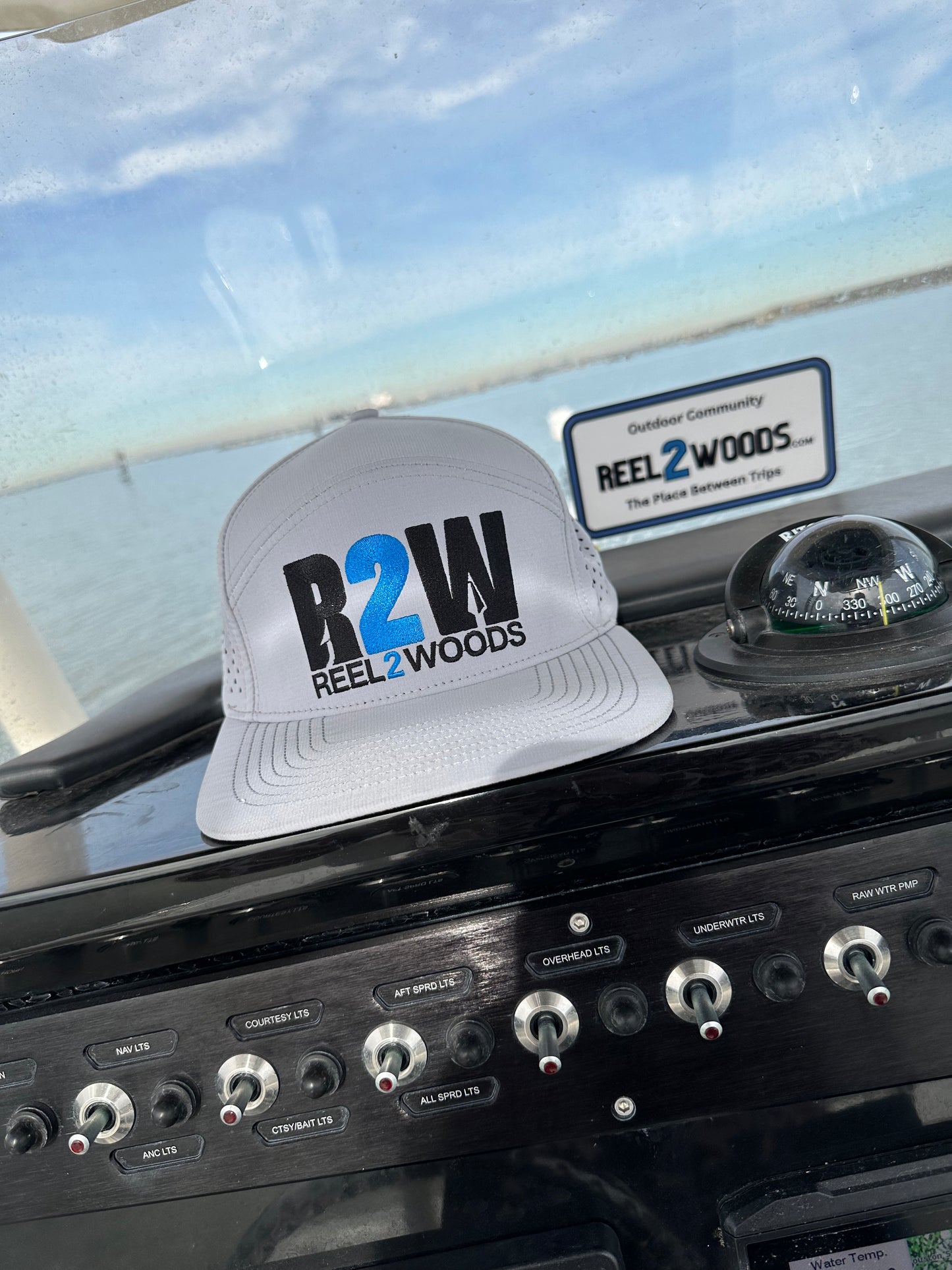 R2W Hats
